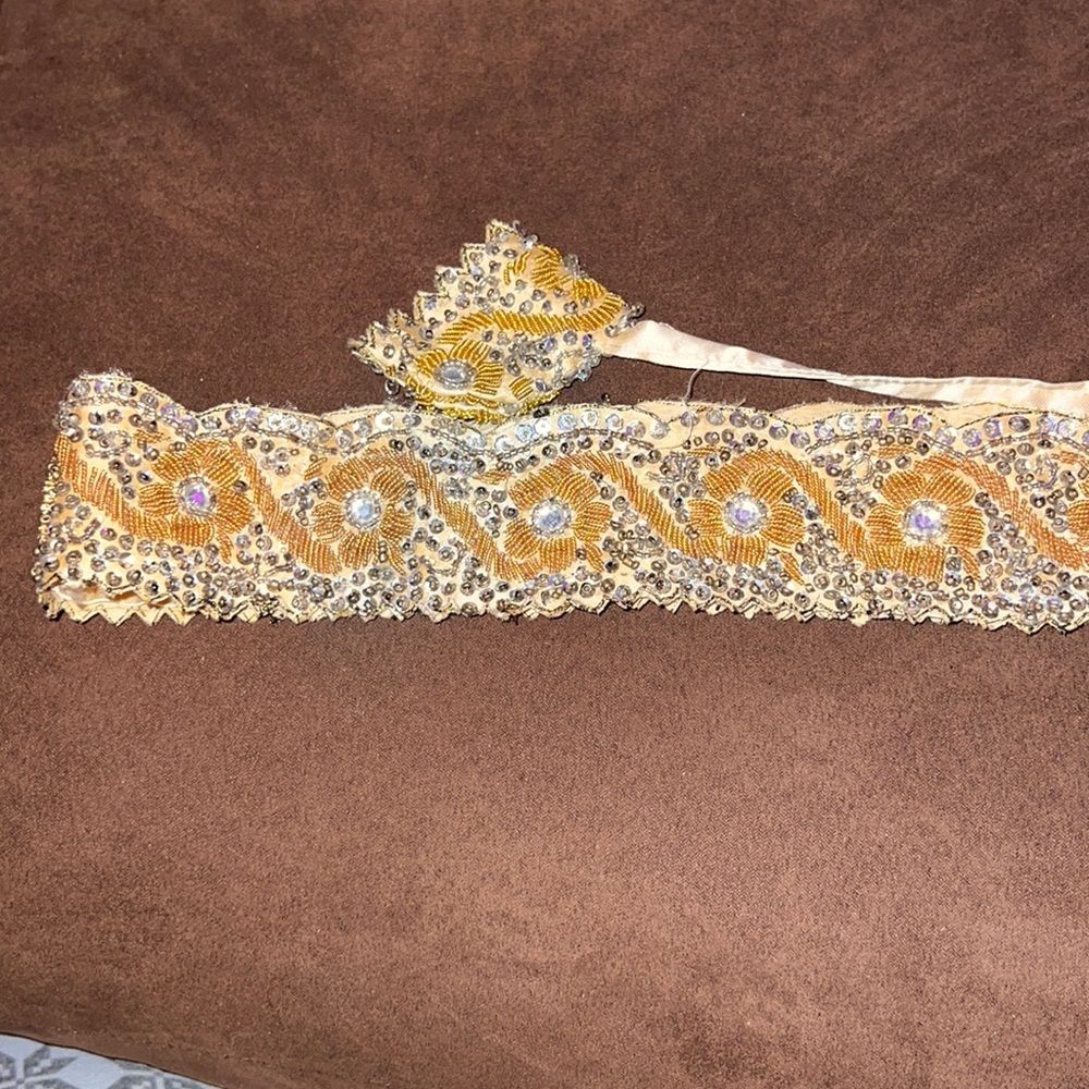 Cache cloth jeweled belt